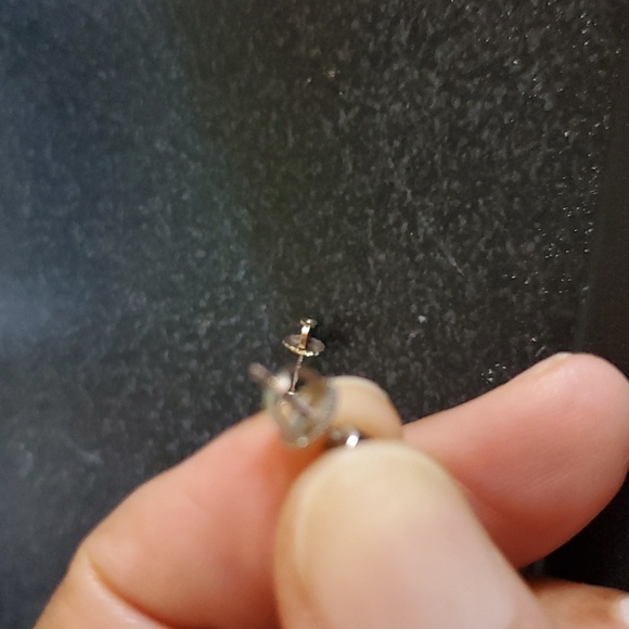 14k White Gold Real Diamond Earrings. SALE WONT LAST LONG‼️ - Picture 4 of 5